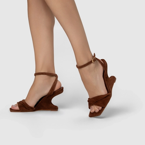 Sandália Twist Anabela Curve Couro Suede Marrom Walnut