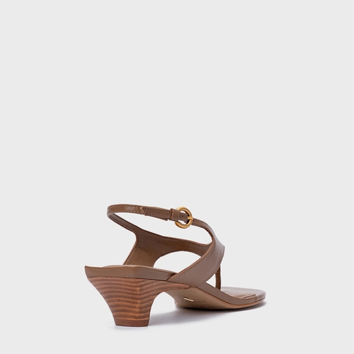 Sandália Elevated Thong Salto Fino Couro Marrom Gingerbread