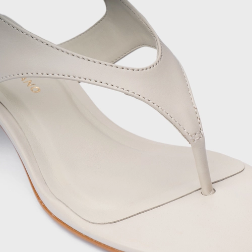 Sandália Elevated Thong Salto Fino Couro Off White Osso