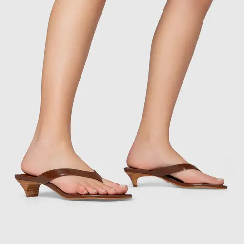 Open Mule Elevated Thong Couro Marrom Walnut