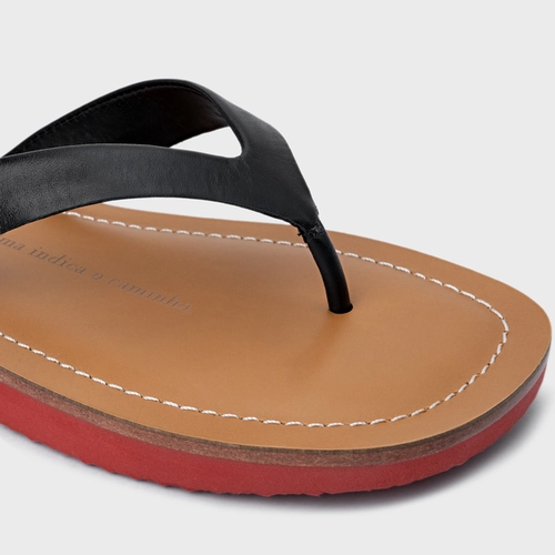 Rasteira Thong Carrano + A.mar Couro Preto