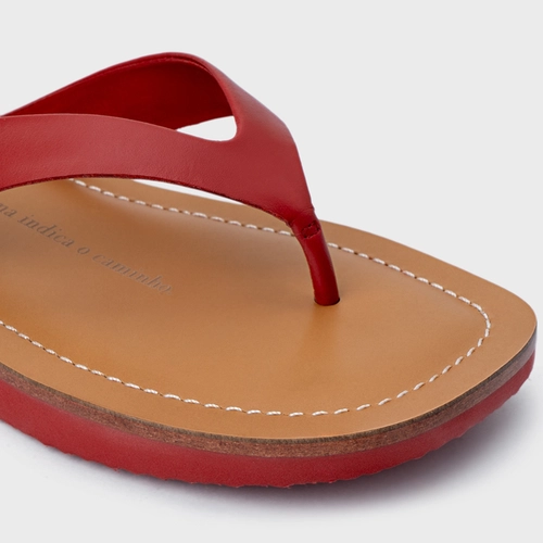 Rasteira Thong Carrano + A.mar Couro Vermelho Spice