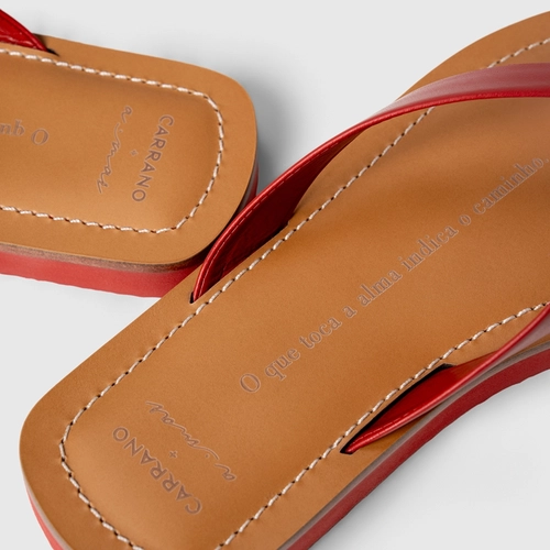 Rasteira Thong Carrano + A.mar Couro Vermelho Spice