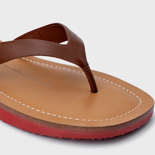 Rasteira Thong Carrano + A.mar Couro Marrom Walnut