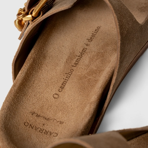 Rasteira Birken Carrano + A.mar Couro Suede Bege Almond