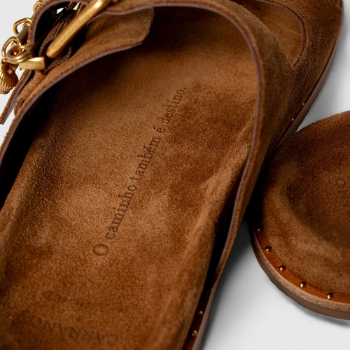 Rasteira Birken Carrano + A.mar Couro Suede Marrom Saddle