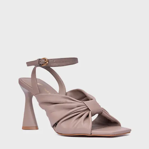 Sandália Drape Salto Allure Couro Bege Beaver
