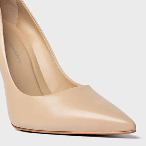 Scarpin Loretta Salto Fino Couro Bege Sand