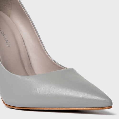 Scarpin Loretta Salto Fino Couro Cinza Ash Grey