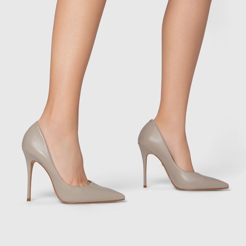 Scarpin Loretta Salto Fino Couro Cinza Cashmere
