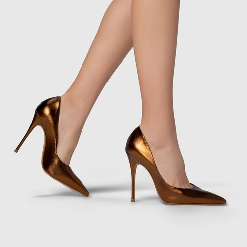 Scarpin Loretta Salto Fino Couro Metalizado Bronze