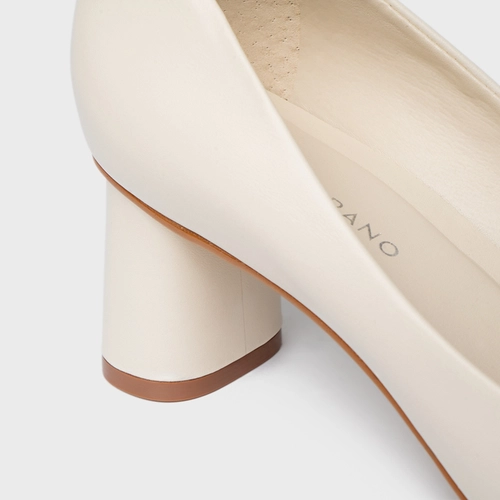 Scarpin Felícia Salto Oval Couro Off White Light Cream