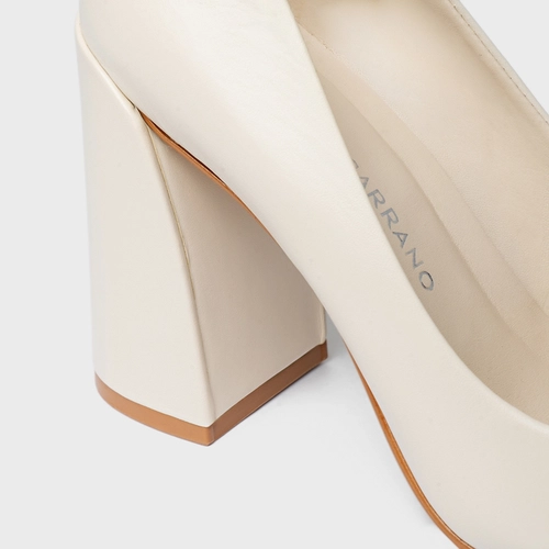 Scarpin Iza Basic Salto Bloco Couro Off White Ligth Cream