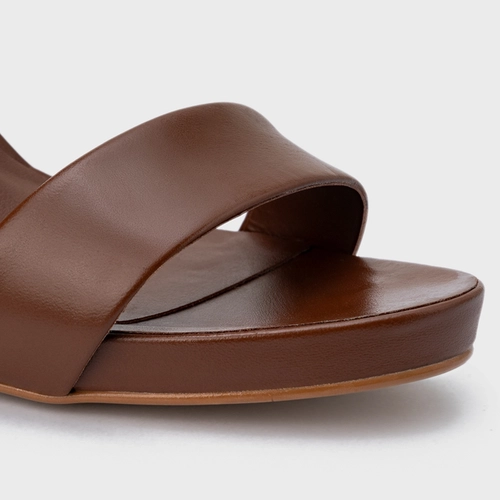 Sandália Basic Salto Fino Couro Marrom Walnut