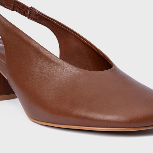Scarpin Slingback Basic Salto Oval Couro Marrom Walnut