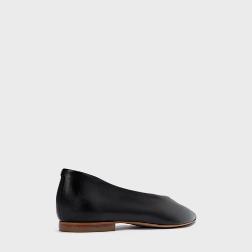 Sapatilha Basic Bico Fino Alongado Couro Preto