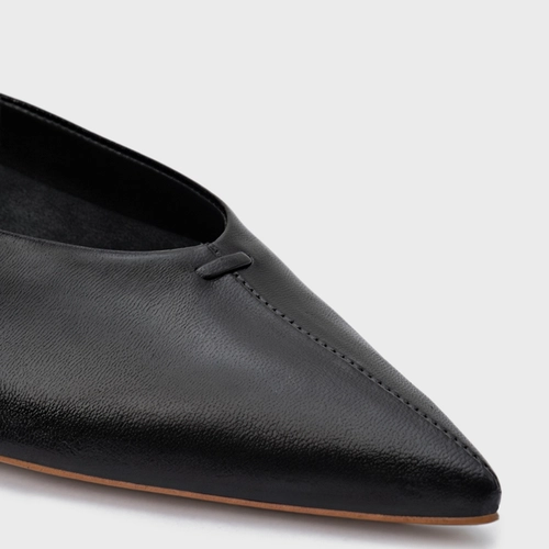 Sapatilha Basic Bico Fino Alongado Couro Preto