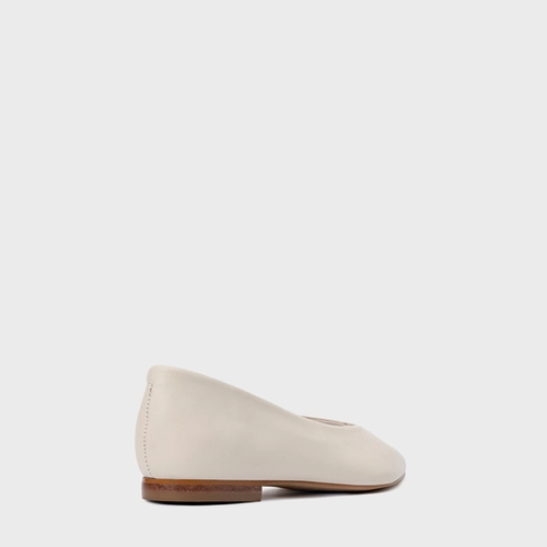Sapatilha Basic Bico Fino Alongado Couro Off White Vanilla