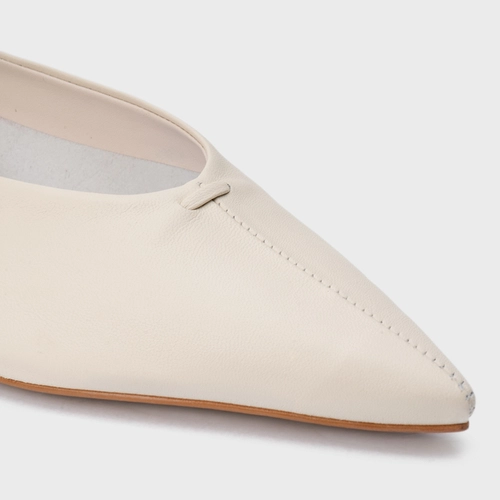 Sapatilha Basic Bico Fino Alongado Couro Off White Vanilla