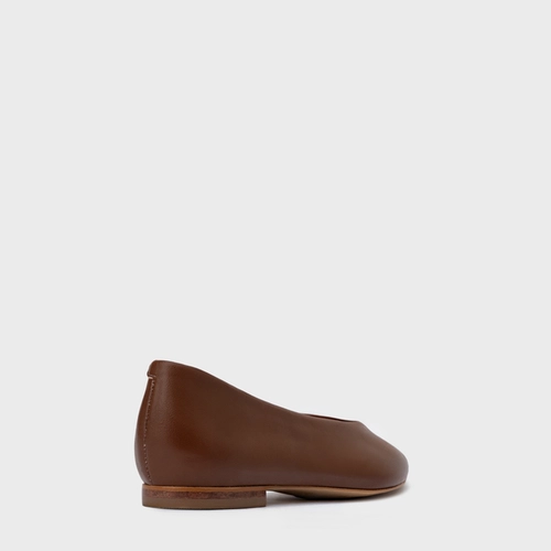Sapatilha Basic Bico Fino Alongado Couro Marrom Walnut