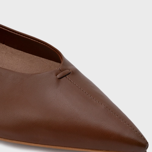 Sapatilha Basic Bico Fino Alongado Couro Marrom Walnut