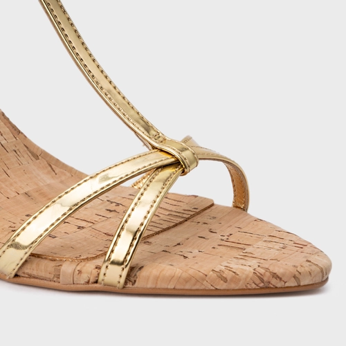 Sandália Basic Cortiça Salto Fino Couro Metalizado Dourado Gold