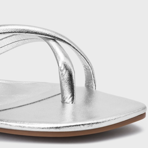 Rasteira Essential Couro Metalizado Prata Silver