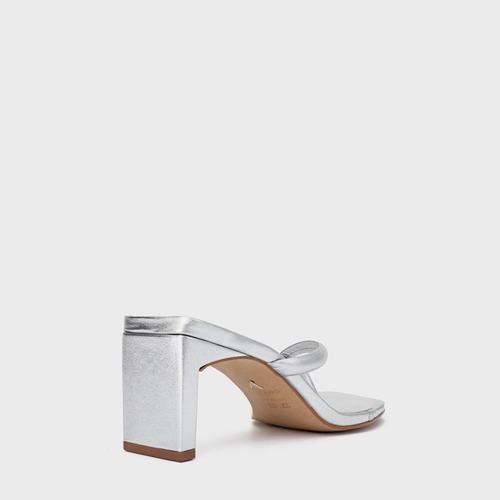 Open Mule Essential Salto Reto Couro Metalizado Prata Silver