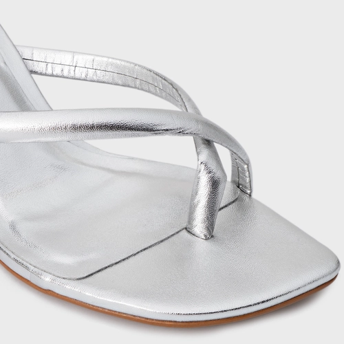 Open Mule Essential Salto Reto Couro Metalizado Prata Silver