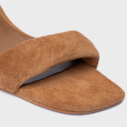 Sandália Tira Puffy Salto Reto Couro Suede Marrom Saddle
