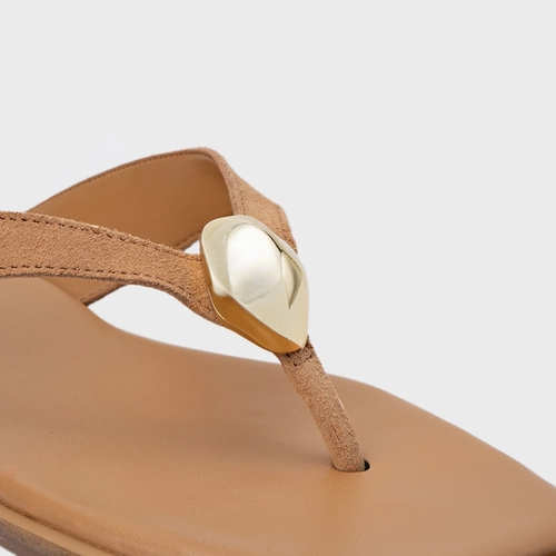 Rasteira Thong Gold Detail Couro Suede Marrom Cookie